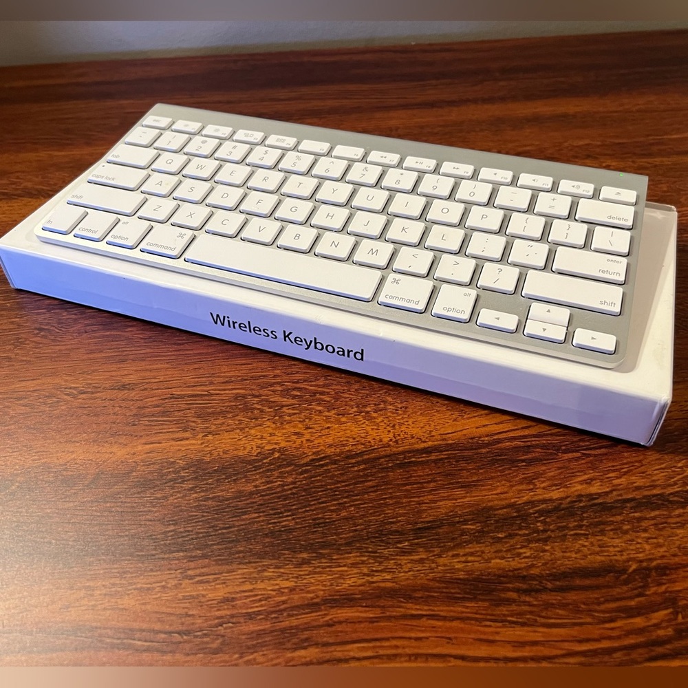 Apple wireless keyboard Bluetooth